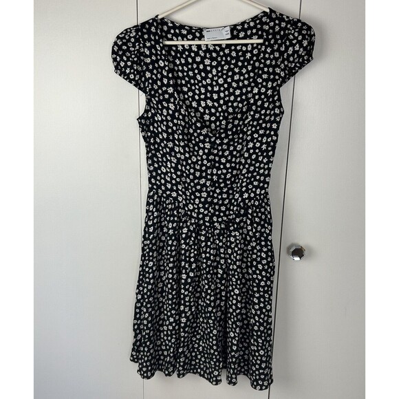 Asos Dress Women's Sz 4 Black Daisy Print Cap Sleeve Knee Length Sundress - Picture 1 of 9